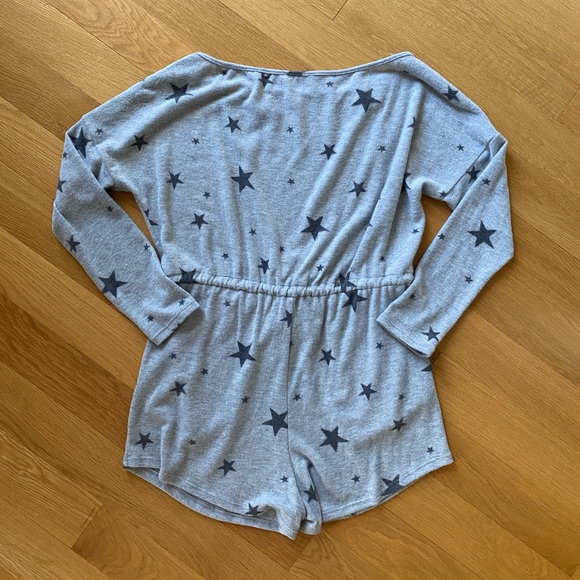 NWOT Vici Higher Love Pocketed Star Print Romper - Picture 3 of 5